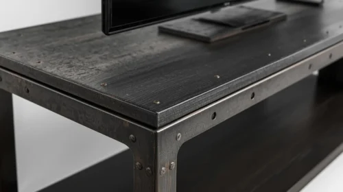 Desain Industrial dengan Material Besi