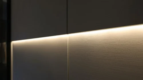 Integrasi Backlit LED