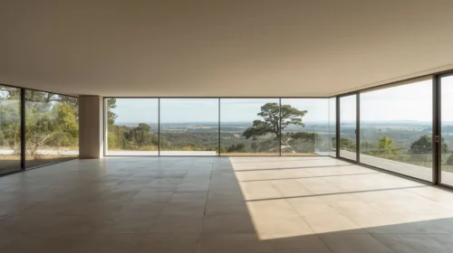 Pemanfaatan Jendela Besar (Floor-to-Ceiling)